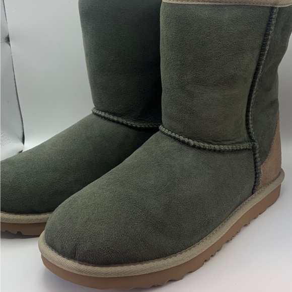 Ugg short classic boot - Picture 1 of 4